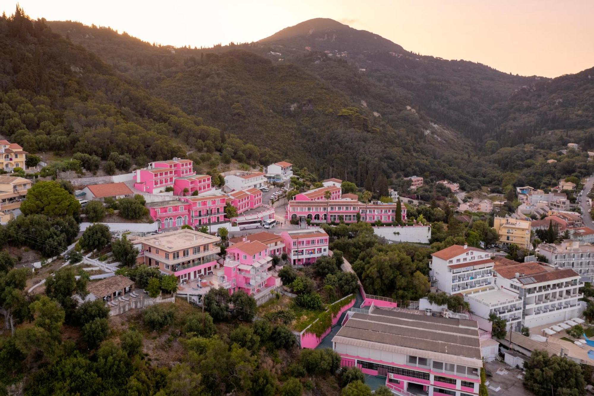 The Pink Palace Hostel Agios Gordios  Exterior photo